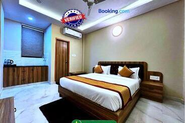 Отель Vrinda Niddhivan ! Fully Ac, Prem Mandir At Walking Distance ! Just Near The Iskcon Temple 2