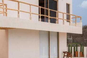 פנסיון Hostal Xeno