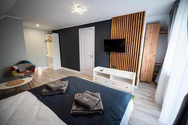 ペンション Roni House