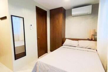 מלון דירות Warm And Cozy Studio With Balcony