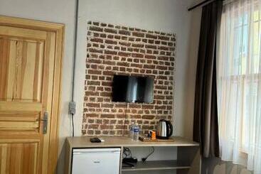 تختخواب و صبحانه Hanflats