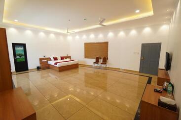 בית מלון כפרי Eden Garden Convention Centre