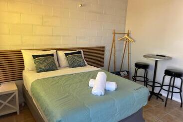 Innisfail Riverfront Motel