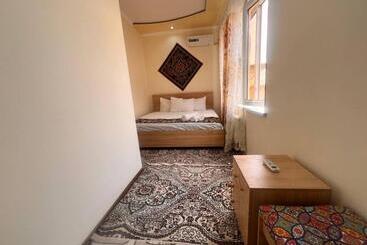 פנסיון Afsona Guest House