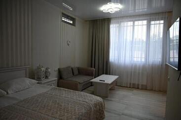 פנסיון Anar Guest House