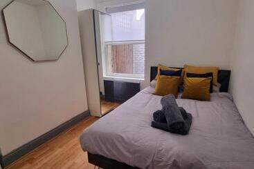 膳宿费 Big Double Room, 20 Mins To London