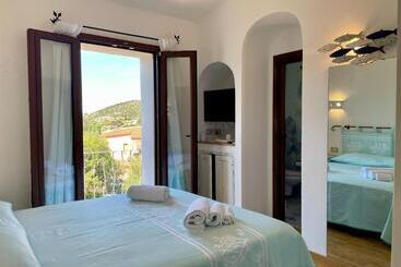 פנסיון Matty & Yla   Costa Smeralda