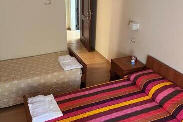 فندق صغير Fanesia Coliving