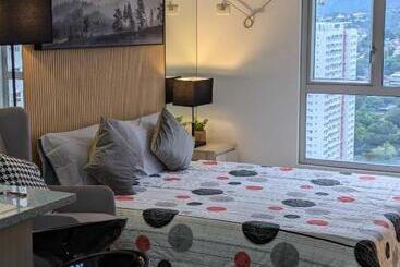 מלון דירות Discover April Opulence   A Luxurious Urban Oasis At Cebu It Park