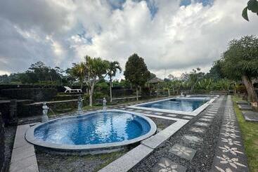 בית מלון כפרי Arlinas Guest House