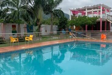 هتل Tongor Royal Resort