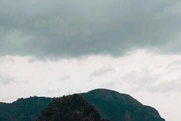 אתר נופש A Frame Cottage 1