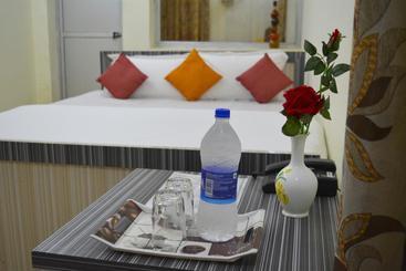 تختخواب و صبحانه Dhingra Residency