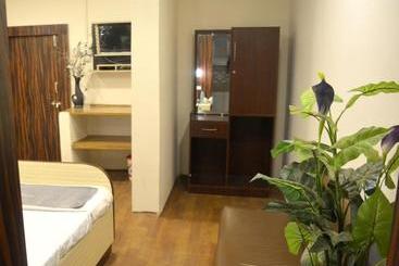 تختخواب و صبحانه Dhingra Residency