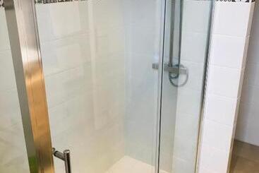 مبيت وإفطار Hôte Labyrinthe Lit 180 Cm Salle De Bain, Petit Dej Compris