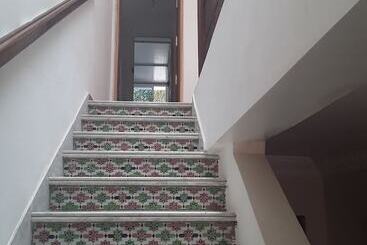 تختخواب و صبحانه Petit Riad