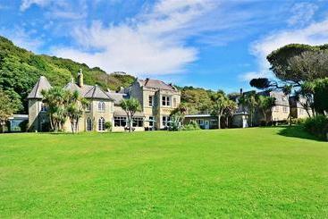 בית מלון כפרי 2 Old Park Cottages  St Lawrence