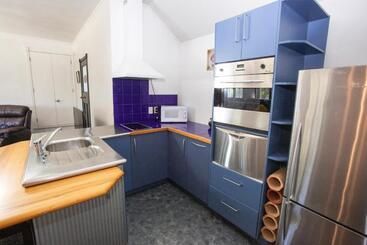 مُتل Cork And Keg