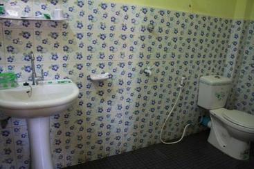 Nway Htway Yeik Motel