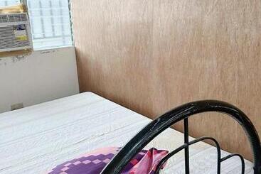הוסטל Cozy 2 Bedroom Family House Near Clark & Angeles City