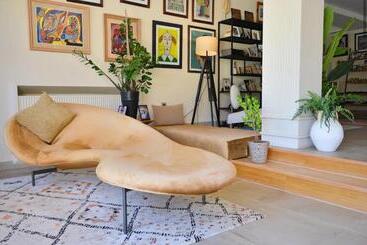 تختخواب و صبحانه Sweethome