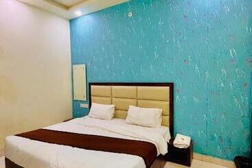 فندق Collection O Taj Nagri Agra Formerly Urban Inn