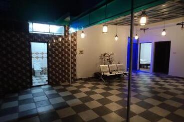 מלון דירות Paradise Inn