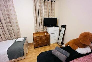 פנסיון Dormitorio Grande D08