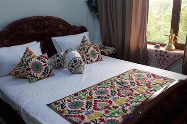 Пансион Khodja Guesthouse