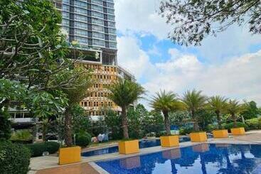 هتل آپارتمان Affordable Studio Type Condo In Congressional Town Center