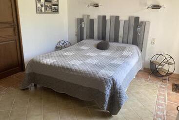 مبيت وإفطار Chambre Chardon