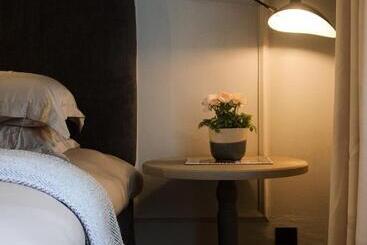 تختخواب و صبحانه The Hamptons Loft