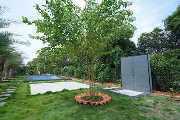 Deer Creek Farm House