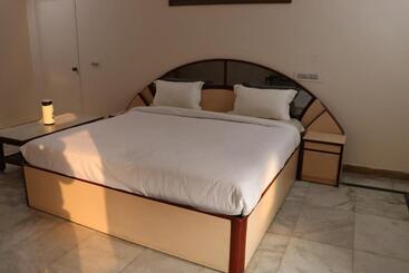 The Xpress A Jhm Hotels