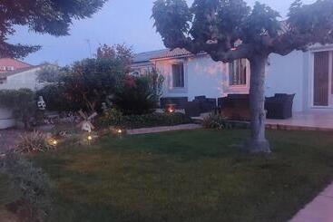 مبيت وإفطار Les Plaisirs De Camargues