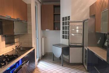 تختخواب و صبحانه Only Woman,we Only Accept Female Guests