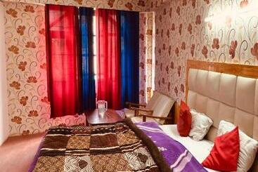 Отель Lotus Cafe & Stay