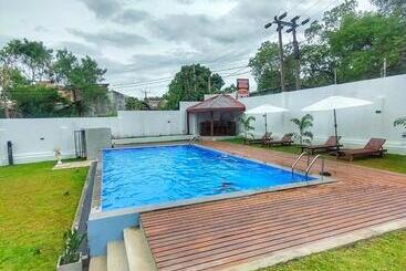 فندق The White House Resort