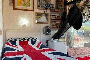 פנסיון ライダーズハウス薩摩ヴィンテージインビーチフロント