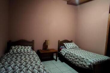 פנסיון Hostal Hara