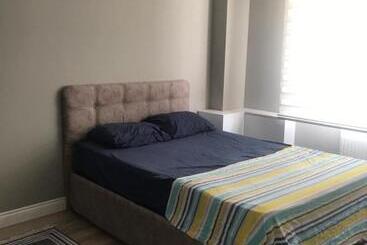 פנסיון Karaca Home