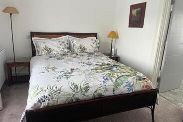 بنسيون Lavally House