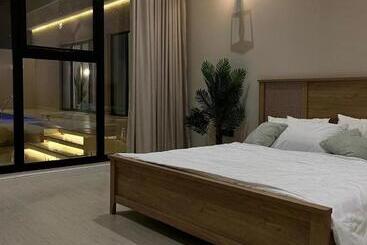 منتجع شاليهات رزانه الفندقية