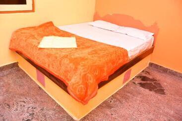 호텔 Malar Restaurant And Rooms