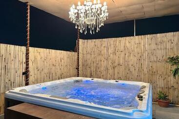 هتل Room With Kitchen On Main Road At 10k