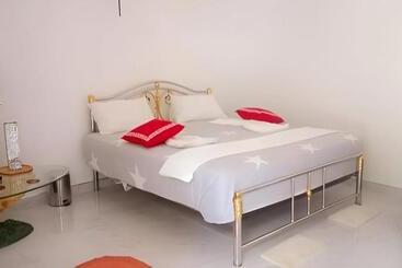 بنسيون Ceylonia Airport Transit