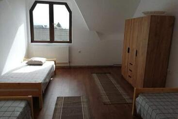 פנסיון Egyszerű és Nagyszerű Ház Frasinului