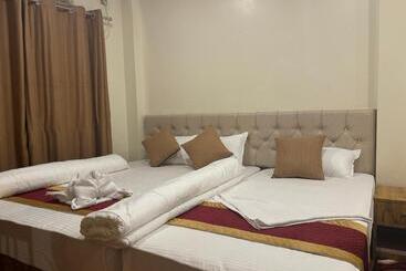 Chandrama Hotel And Restaurant