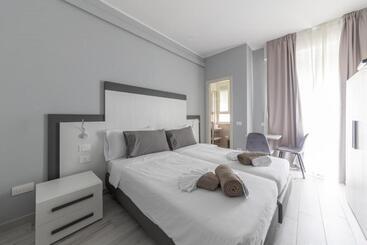 Chezromyk 2 The K B&b