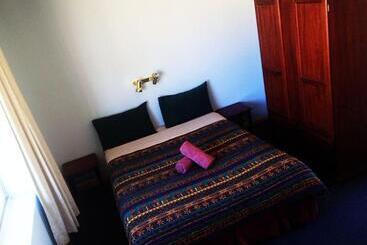 Hawker Outback Motel